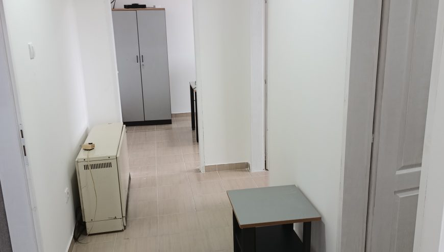 Izdajem magacin Novi Banovci blizu auto puta BG-NS